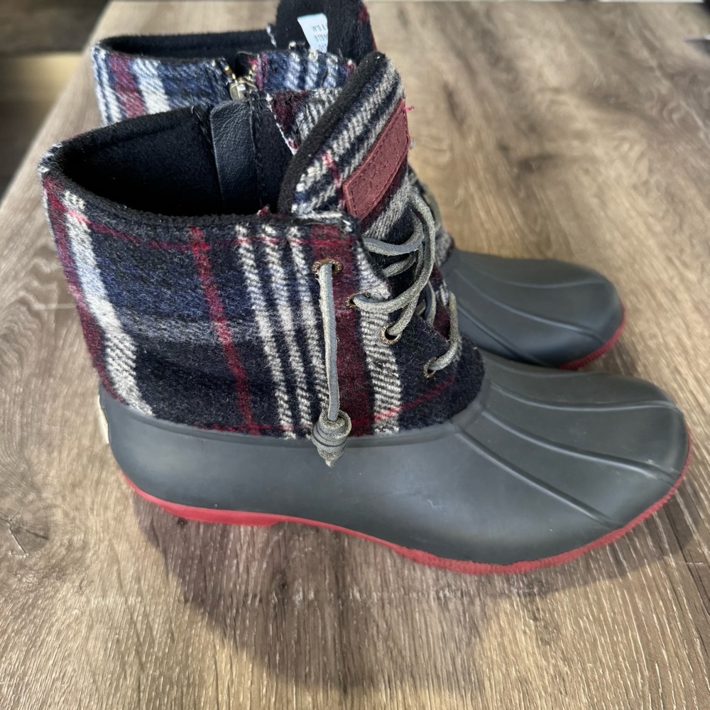 Womens 8M Sperry Saltwater Gray Duck Boots Blue Red Wool Plaid Uppers Waterproof